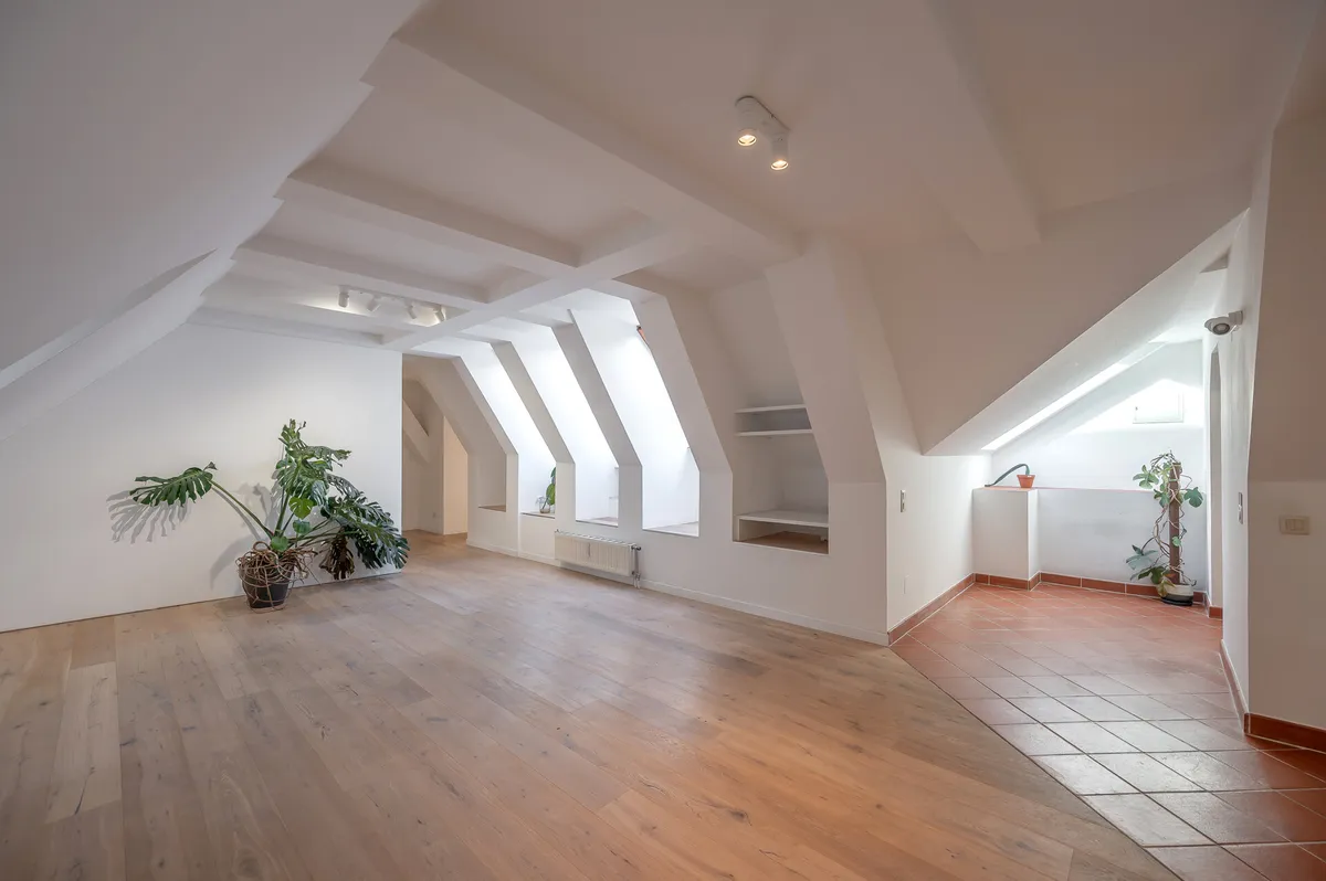 Lichtdurchflutete Dachgeschosswohnung im Herzen von Neubau | 72 m² | Lift | Klimaanlage möglich - Ansicht 2