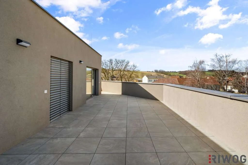 Living Weinviertel I Sommeraktion: Stellplatz gratis dazu I Luxus-DG mit rund 140m² Terrasse / Loggia I Nähe Wolkersdorf und Gerasdorf – pohled 2