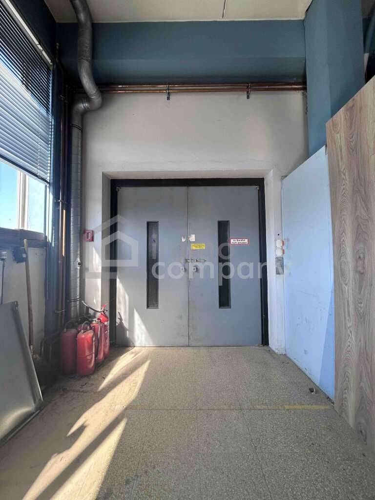 Attraktives (Gewerbe-)Lager mit Lastenlift, Büro und Parkplätze (OG, 234qm) - Ansicht 2