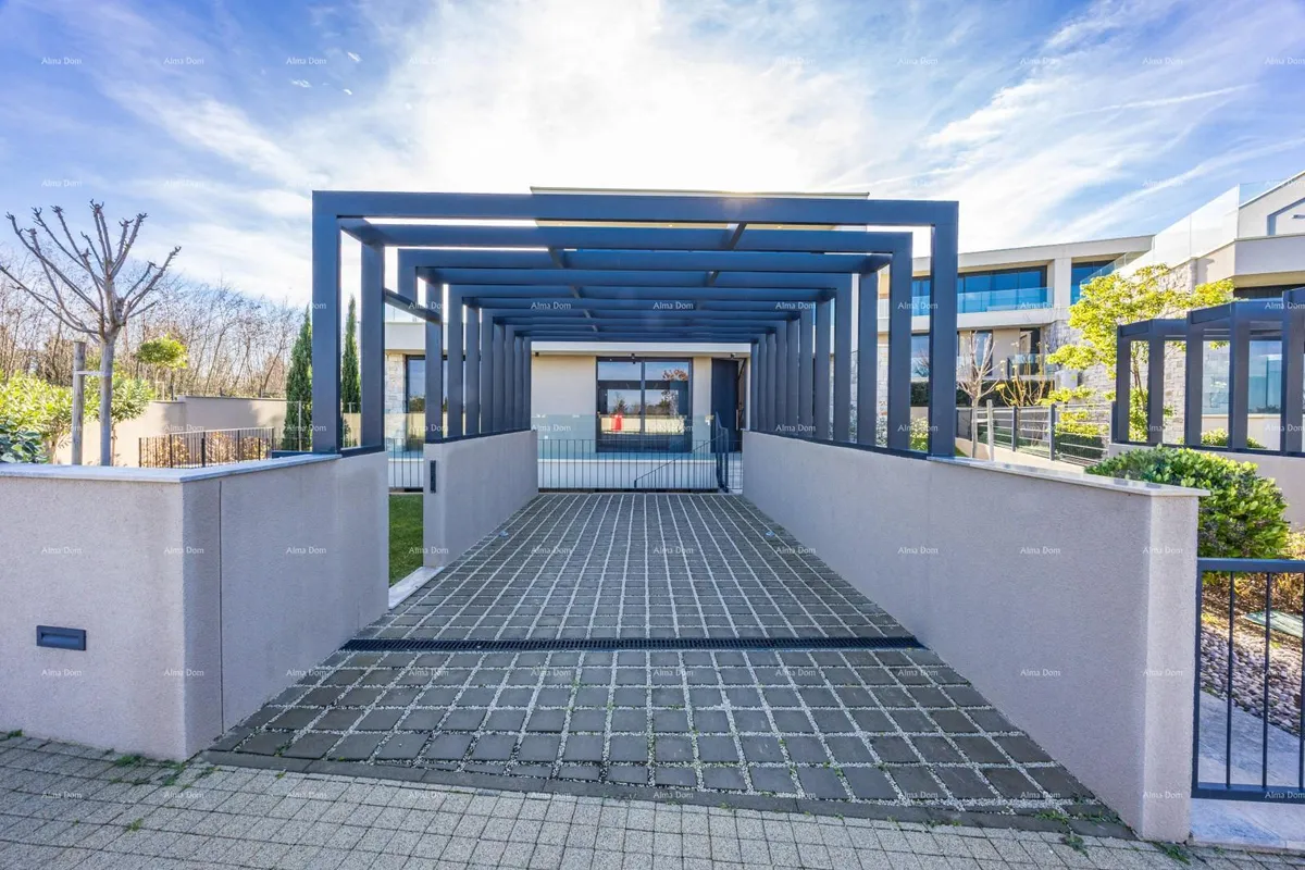 Haus Erste Reihe zum Meer! Luxuriöses Haus in Umag, 300 m vom Meer entfernt - perfekt für Familien mit modernen Annehmlichkeiten. - Ansicht 2