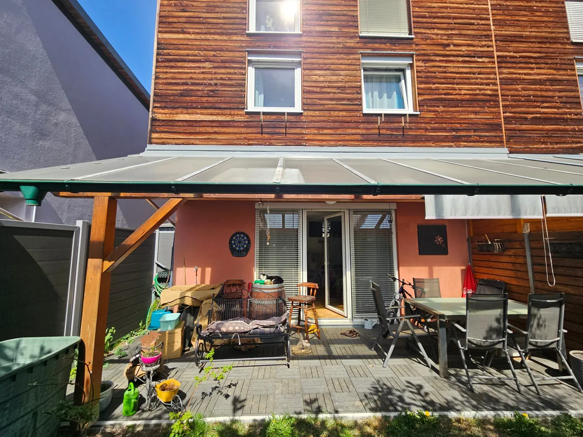 Modernes Eckreihenhaus mit Garten und Doppelcarport in beliebter, sonniger Siedlungslage - Ansicht 3