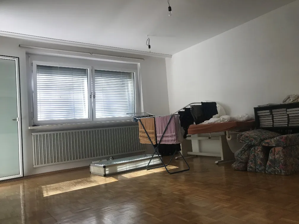 Linz - Froschberg: IM GRÜNEN: Ruhige, sehr schöne 4-Zimmerwohnung 98 m² mit Loggia und Blick ins GRÜNE in Mitten von LINZ! - Ansicht 2
