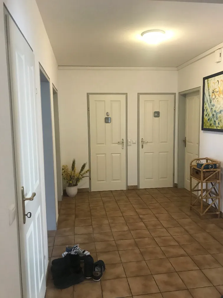 Linz - Froschberg: IM GRÜNEN: Ruhige, sehr schöne 4-Zimmerwohnung 98 m² mit Loggia und Blick ins GRÜNE in Mitten von LINZ! - Ansicht 3