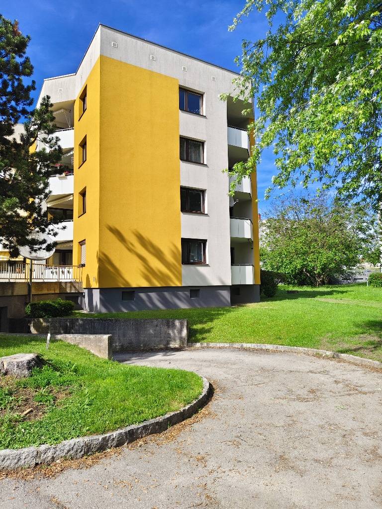 Zentrale Wohnung in Kindberg: gepflegte 2 Zimmer Wohnung im EG mit Loggia und Tiefgaragenparkplatz - Ansicht 2