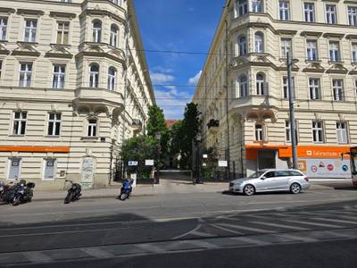 BEZAUBERNDER ALTBAU-TRAUM IN CHARMANTER WOHNANLAGE - GROßZÜGIGE 4-ZIMMER-WOHNUNG IM HERZEN DES 3. BEZIRKS