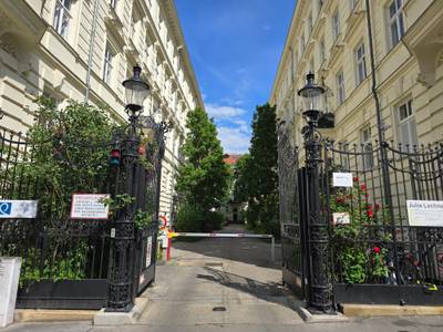 BEZAUBERNDER ALTBAU-TRAUM IN CHARMANTER WOHNANLAGE - GROßZÜGIGE 4-ZIMMER-WOHNUNG IM HERZEN DES 3. BEZIRKS – Bild 2