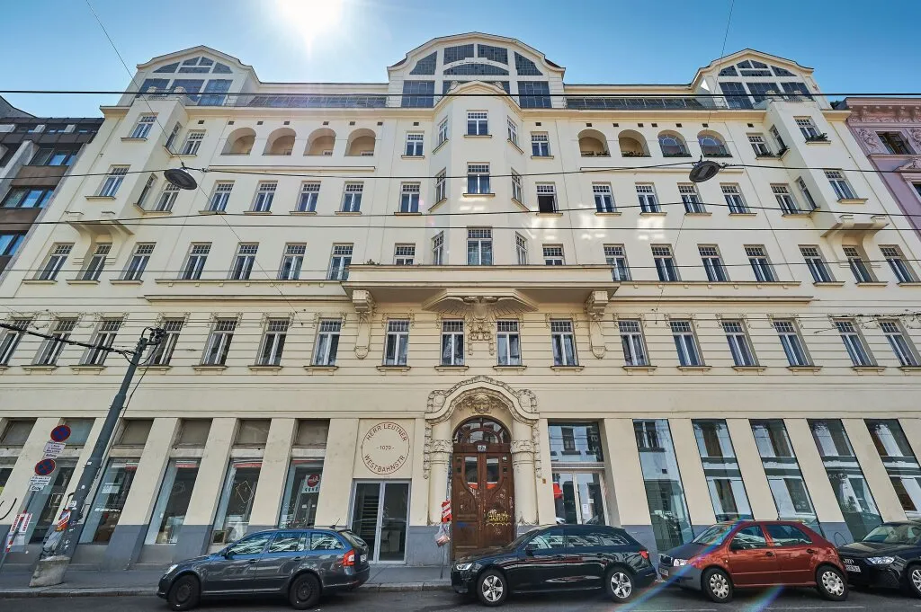 Straßenseitiges Geschäftslokal mit großen Fensterflächen! Individuell zu gestalten! Ideal für Pilates, Yoga, Atelier etc. - Ansicht 3