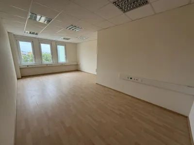 3-Zimmer-Gewerbeimmobilie mieten in Baden – 106 m², € 1.252 – Bild 4 von 7