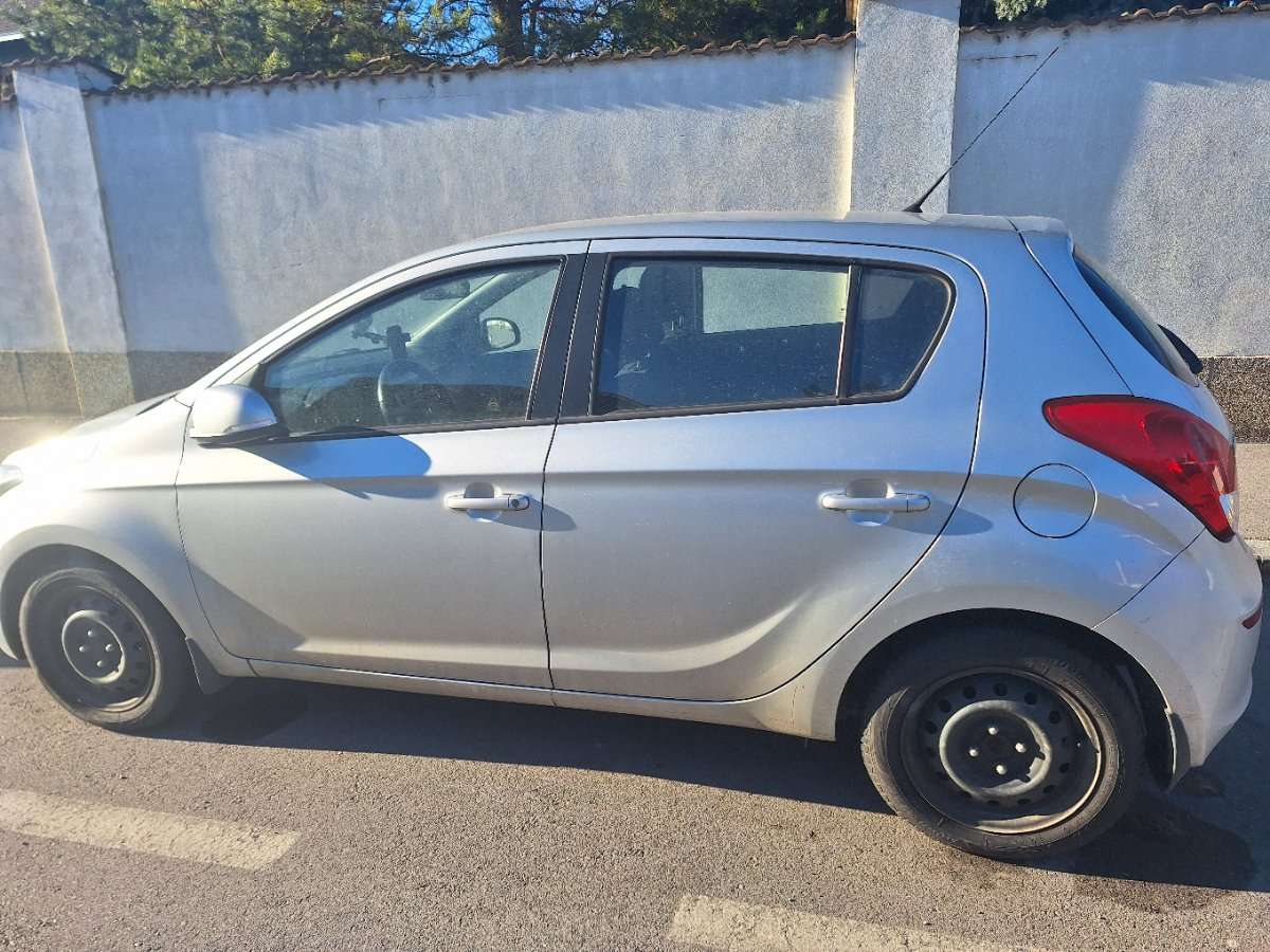 Hyundai i20 Pickerl beim ÖAMTC neu gemacht.