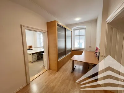 8-Zimmer-Gewerbeimmobilie mieten in Linz – 153 m², € 1.750 – Bild 3 von 10