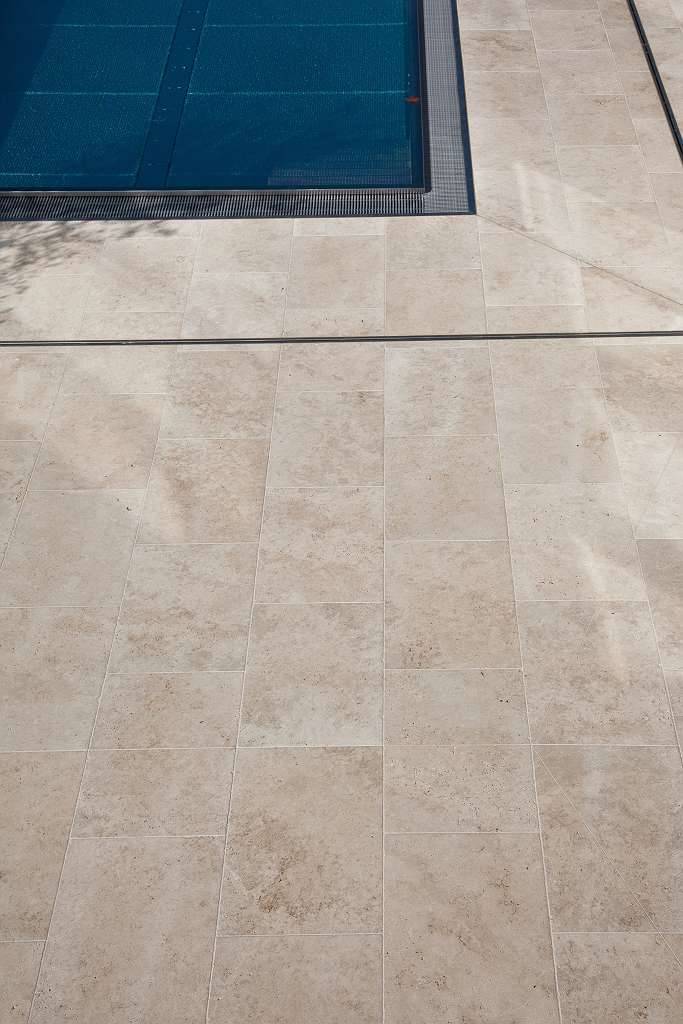 Der ideale Terrassenstein - 300 m² TRAVERTIN VANILLA CC antik Bodenplatten