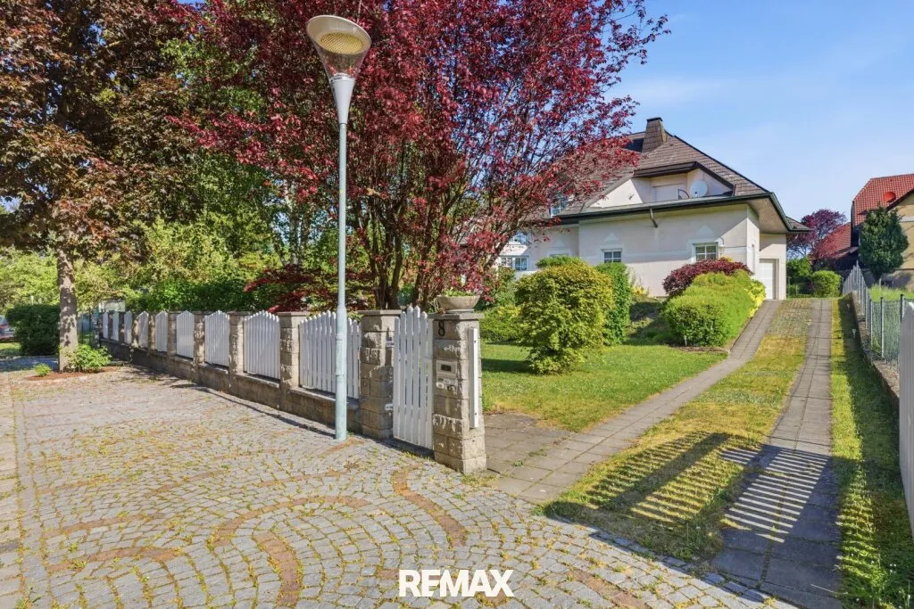 Hochkarätiges Wohnen in begehrter Lage - viel Platz, tolle Architektur und optimale Raumaufteilung! - Ansicht 2