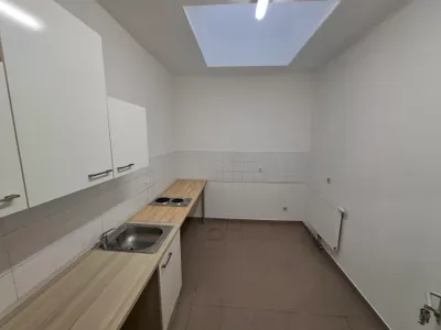 Gewerbeimmobilie mieten in Mödling – 9 m², € 94 – Bild 2 von 3