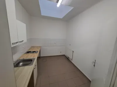 Gewerbeimmobilie mieten in Mödling – 9 m², € 94 – Bild 3 von 3