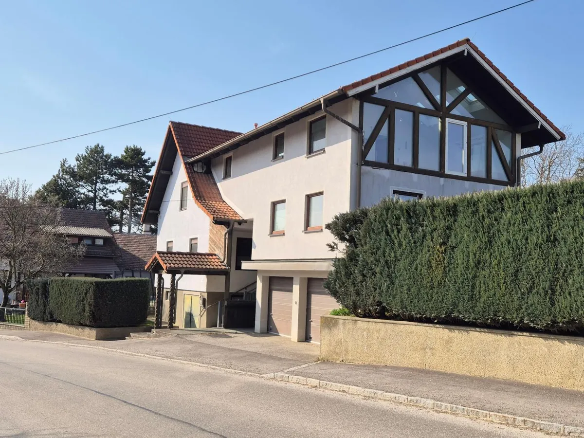 "In Kaufabwicklung" EIN- ZWEIFAMILIENHAUS MIT ZWEI EINGÄNGEN UND 3 GARAGEN - Widok 3