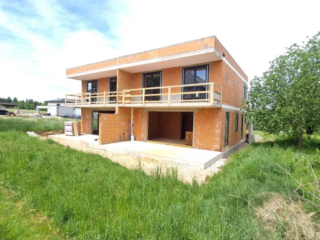 Top 2! Belagsfertige, moderne Doppelhaushälfte mit 2 Carportstellplätzen, 4 Zimmer, 2 Terrassen, Balkon, Eigengarten! - Ansicht 2