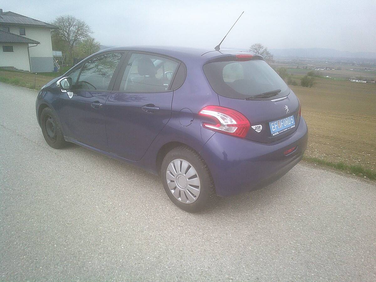 Peugeot 208 Like 1,0 mit Motorgeräusch wenig KM