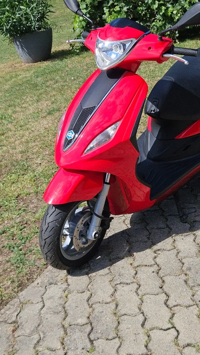 Piaggio Fly