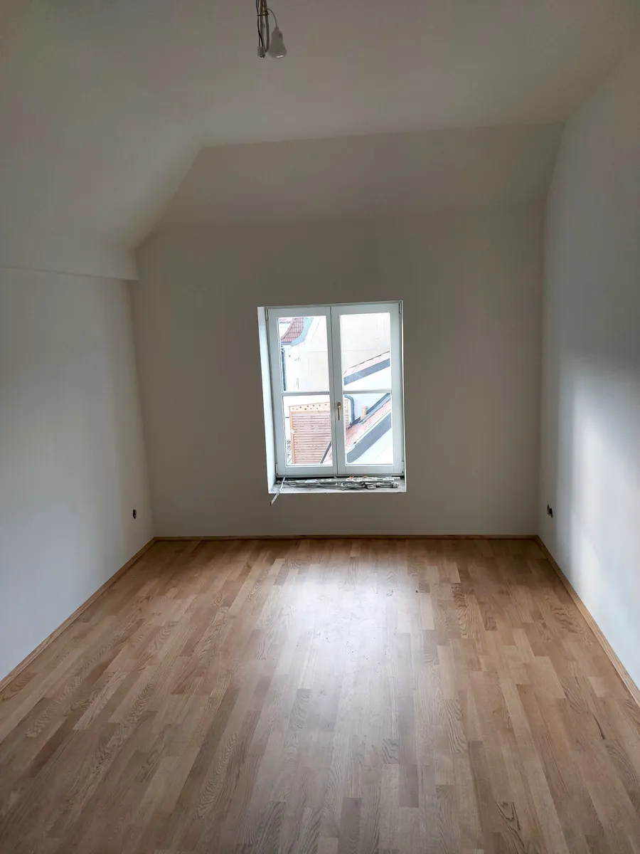 Dachgeschoßwohnung mit kleinem Balkon - Ansicht 2