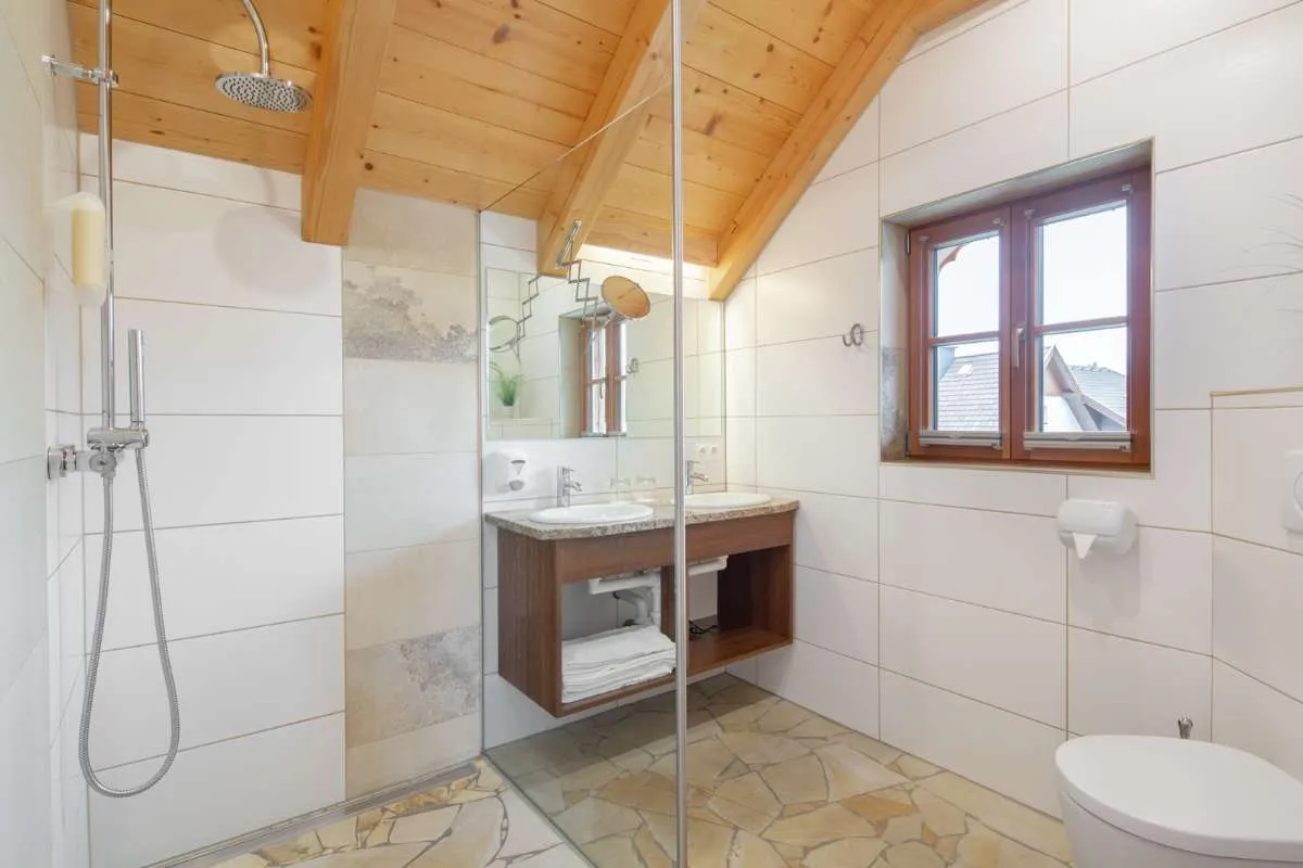 Touristische Vermietung! Exklusives Loft-Appartement im Dachgeschoß mit Sonnenbalkon - Ansicht 3
