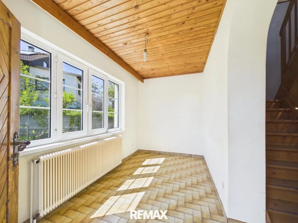 Einfamilienhaus auf Eckgrundstück in ruhiger Zentrumsnähe – pohled 3