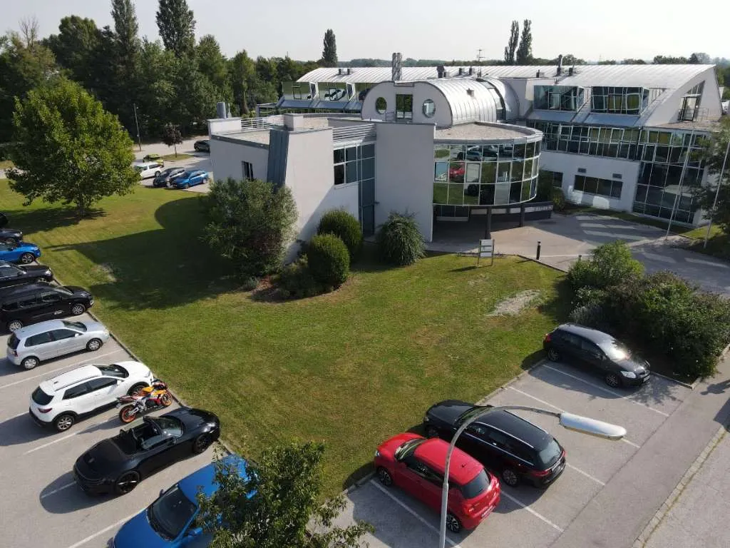 Schöne Ordination im MEDICENT Baden mit 3 Behandlungsräumen, Küche und Lagerfläche, voll ausgestattet und sofort beziehbar - Ansicht 2