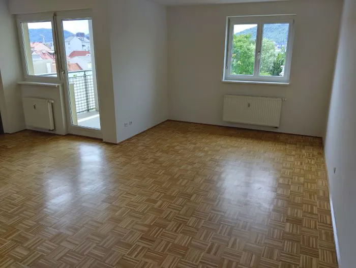 Sanierter 2 ZIMMER-NEUBAU + sonniger West-Balkon 5m² + nagelneue Einbauküche + Bad mit Wanne + extra WC + Lift + letzter Stock + nähe Hauptbanhof! – pohled 3