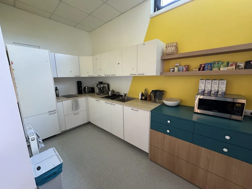 Moderne Geschäftsfläche in Eggenberg mit Dusche und Stellplätzen - Ansicht 3