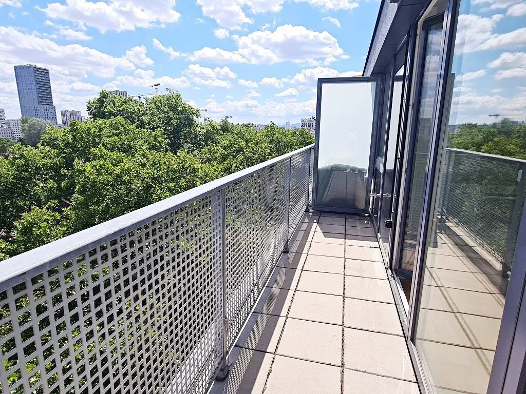 DACHGESCHOSS, INNSTRASSE, 49 m² Neubau mit 14 m² Loggia/Terrasse, 2 Zimmer, Komplettküche, Duschbad, Parketten - Widok 2