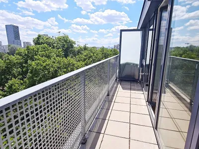 DACHGESCHOSS, INNSTRASSE, 49 m2 Neubau mit 14 m2 Loggia/Terrasse, 1 Zimmer, Komplettküche, Duschbad, Parketten – Bild 2