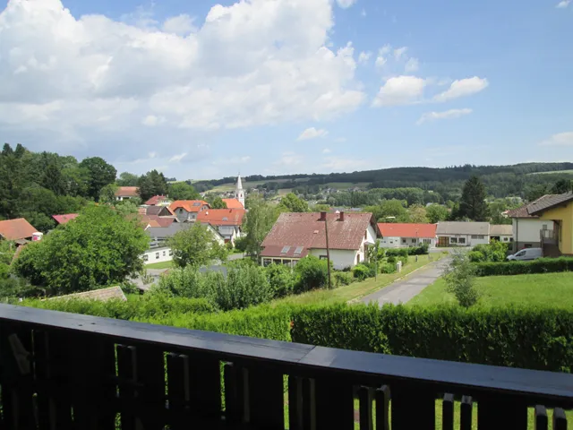 Idyllische Lage am Ortsrand, gepflegtes Einfamilienhaus mit Aussicht! - Widok 2