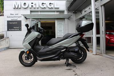 Honda Forza 350 mit Smart Box