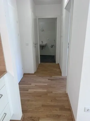 Moderne 3-Zimmer-Neubauwohnung mit Balkon & Stellplatzoption – Bild 3