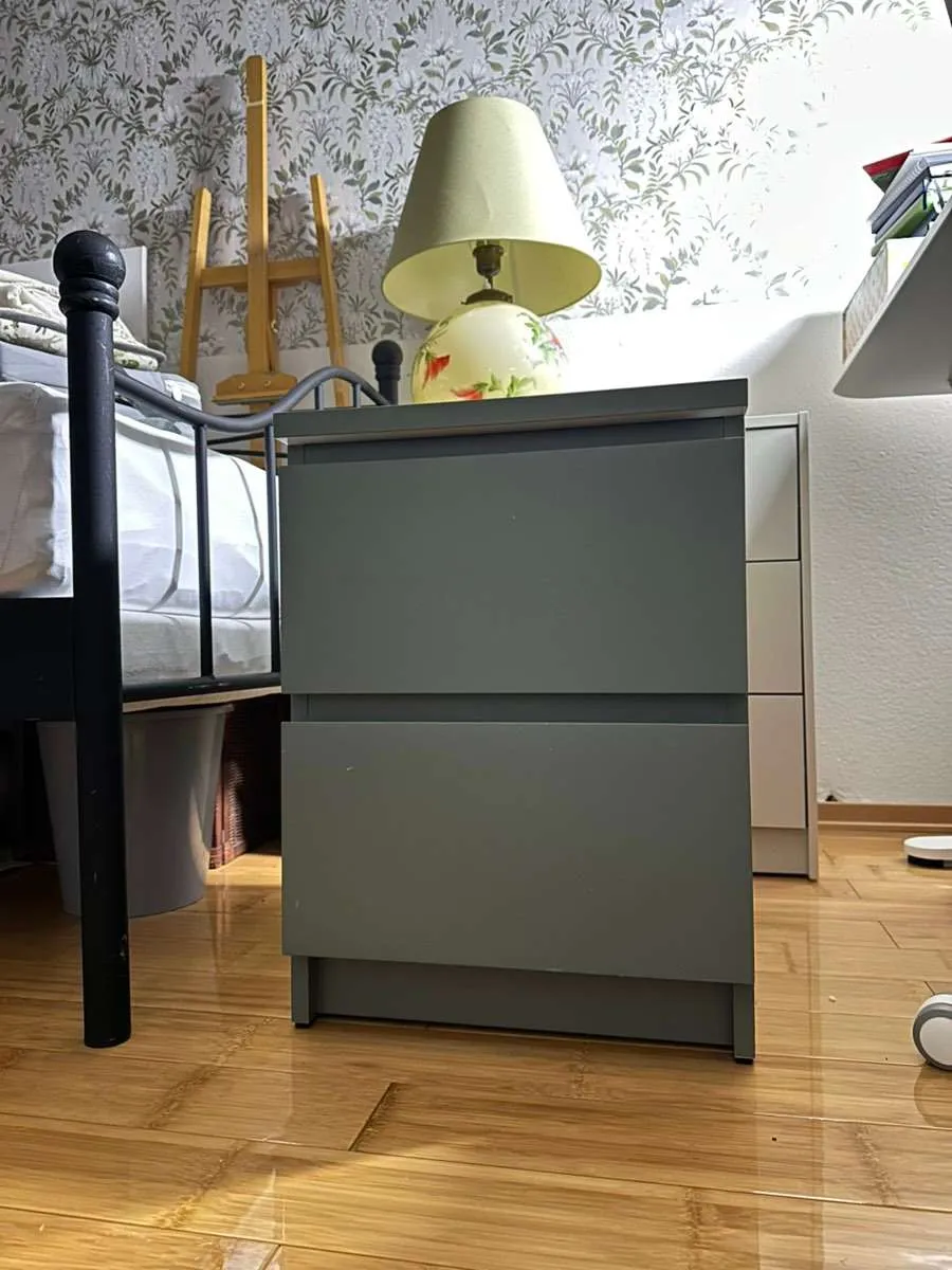 Ikea MALM grün / graugrün 2 Schubladen Kommode Nachttisch Beistelltisch, € 13,- (1140 Wien)