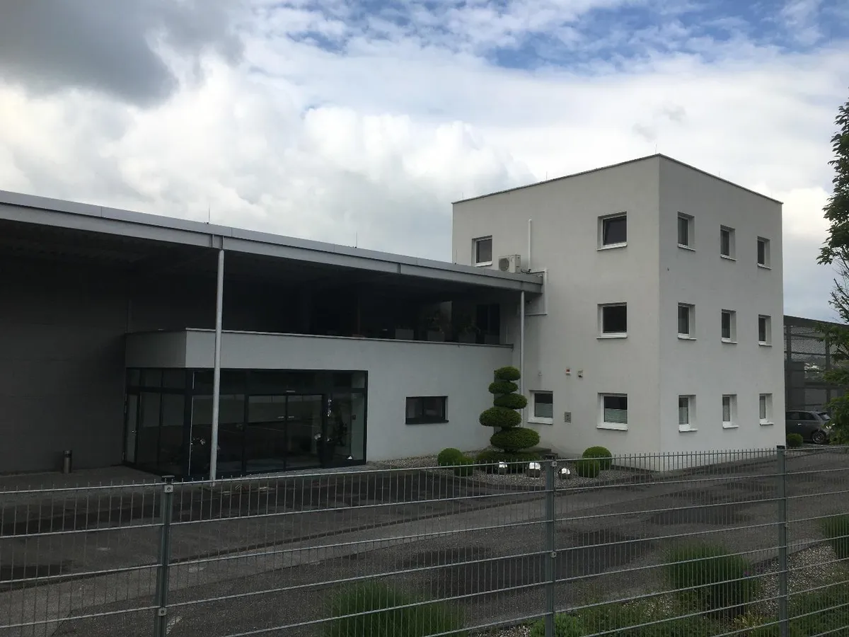 Repräsentative Gewerbeliegenschaft mit Schauraum, Werkstatt & Hallenflächen in Schwertberg - Ansicht 2