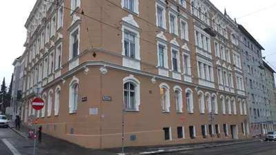 Privat: 5 Zimmer Wohnung (Büro oder Ordination auch möglich)