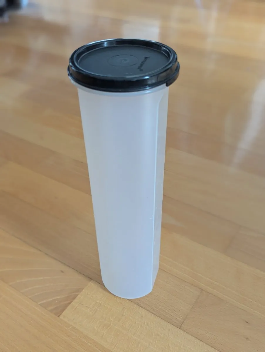 Tupperware Spaghettibehälter / Vorratsdose 1,1 l - hoch & schmal, € 8,- (1110 Wien)