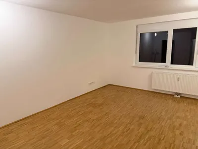 2-Zimmer Wohnung mit Balkon im 1. Stock mit ruhiger Hofseite – Bild 3