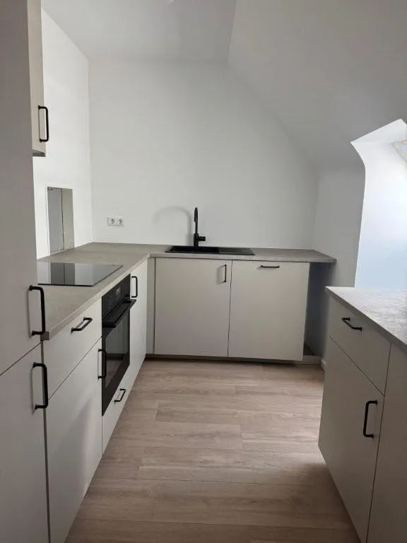 Renovierte Mietwohnung mit großer Terrasse! Heizung und Warmwasser inkludiert! – pohled 3