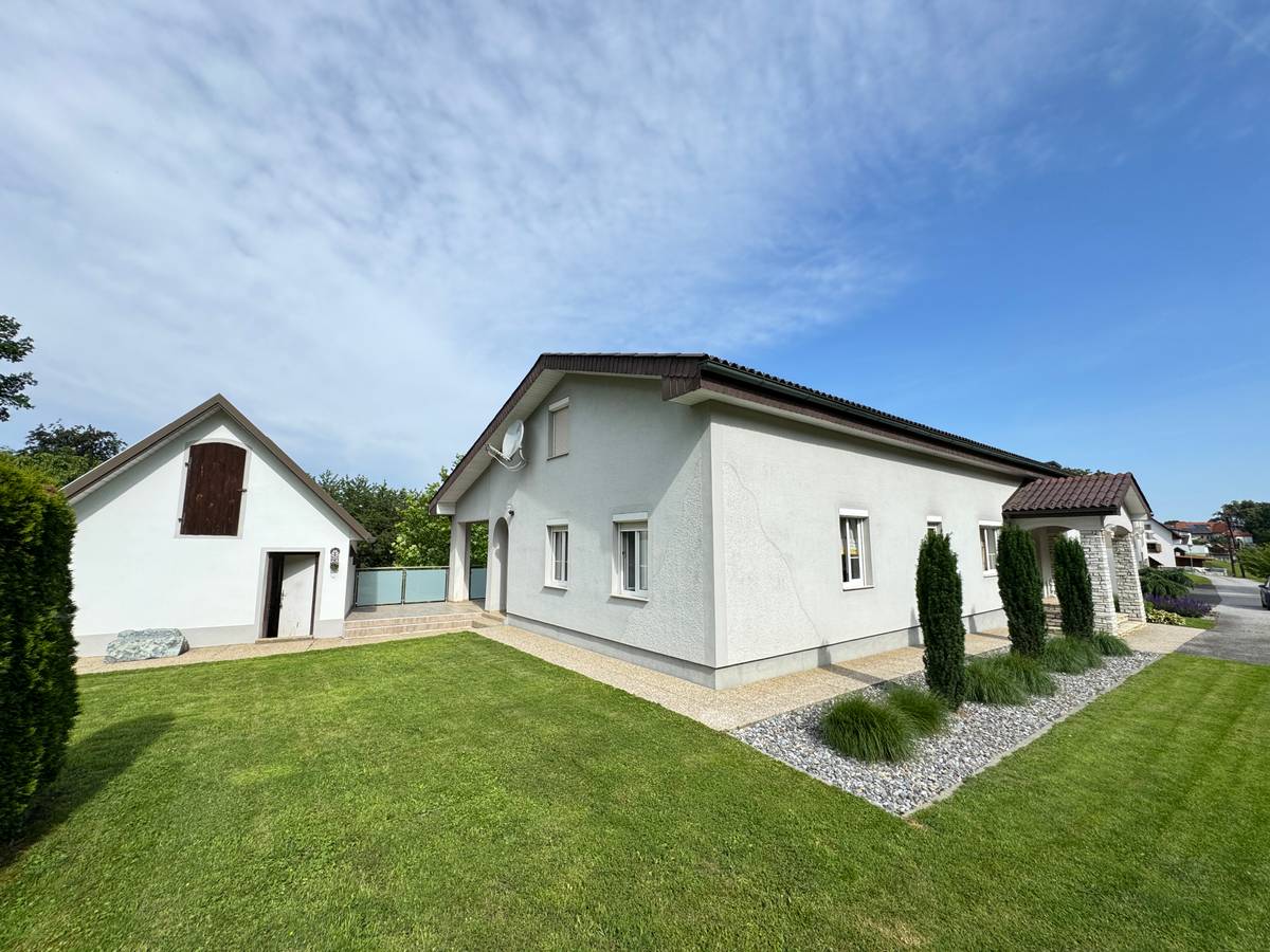 Idyllisches Einfamilienhaus in ruhiger Lage mit großzügigem Garten in Neustift b. Riegersburg - Widok 2