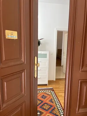 Möblierte Wohnung mit privatem Innenhof zwischen Naschmarkt & Mariahilfer Straße – Bild 2