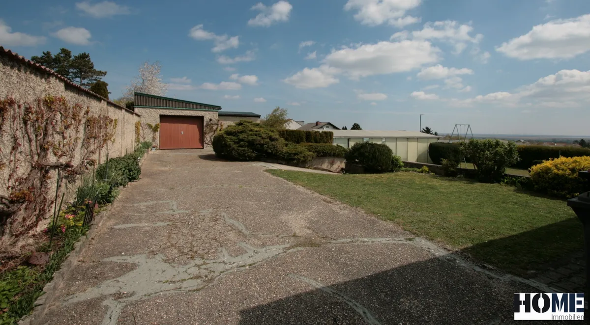 familienfreundlicher Bungalow mit Seeblick, großem Pool, Doppelgarage, teilunterkellert, auf großem Eckgrundstück in absoluter Ruhelage - Widok 3