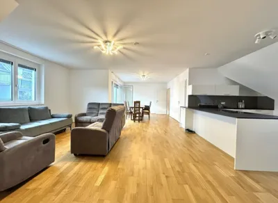 Großzügig Wohnen in Ruhelage - Familienwohnung nahe Siegesplatz – Bild 3
