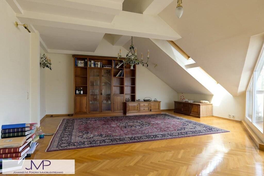 Großzügige DG Wohnung mit 2 ruhigen Südterrassen in zentraler Lage - Ansicht 3