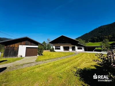 10-Zimmer-Haus kaufen in Gmunden – 240 m², € 687.000 – Bild 1 von 18