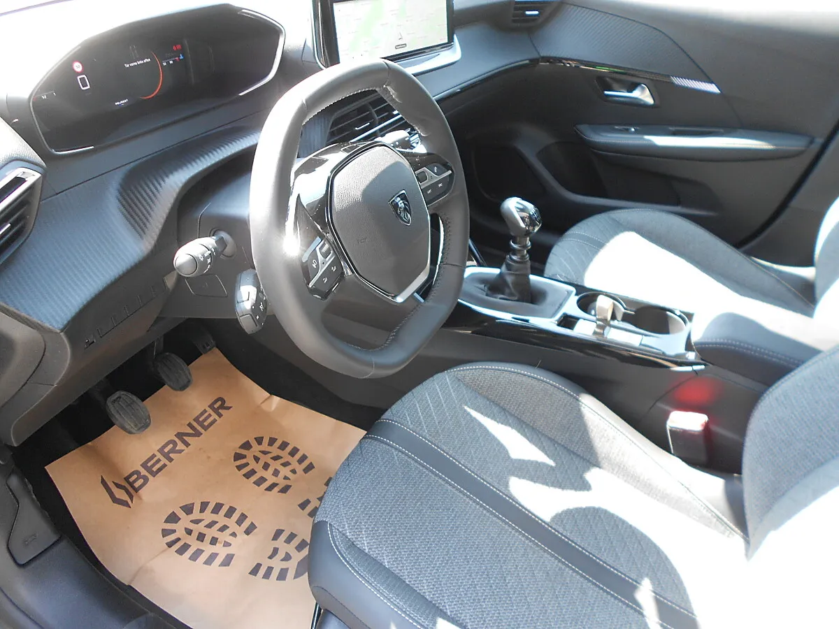 Peugeot 208 1.2 PureTech 100 Allure (EURO 6e) – Bild 10