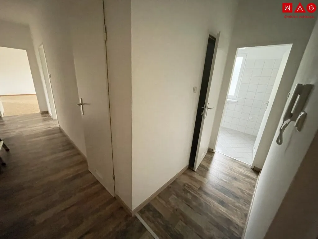 Helle 3 Zimmerwohnung mit Balkon! - Ansicht 2