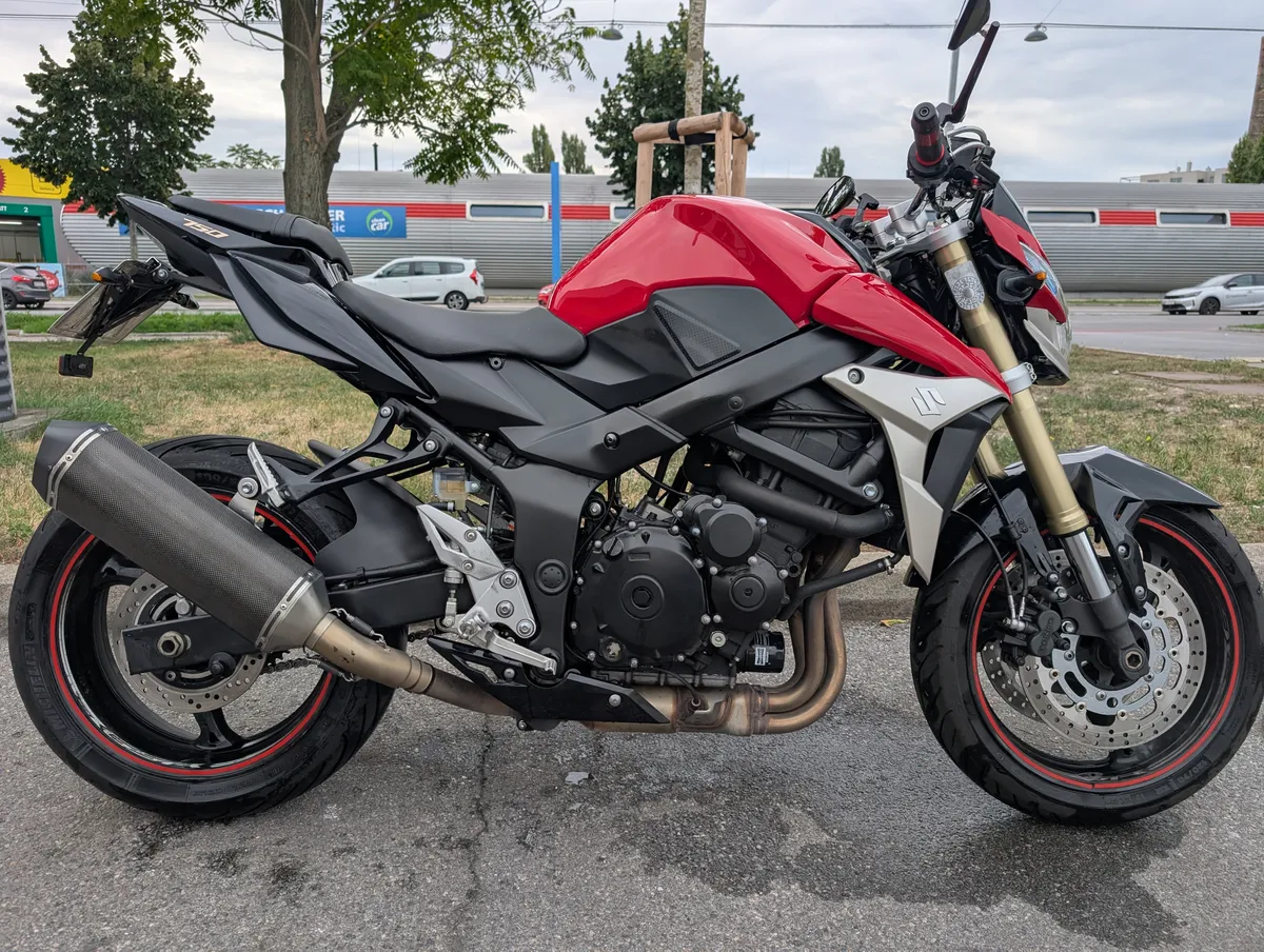 Suzuki GSR