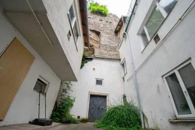 9-Zimmer-Immobilie kaufen in Krems an der Donau – 365 m², € 475.000 – Bild 2 von 13