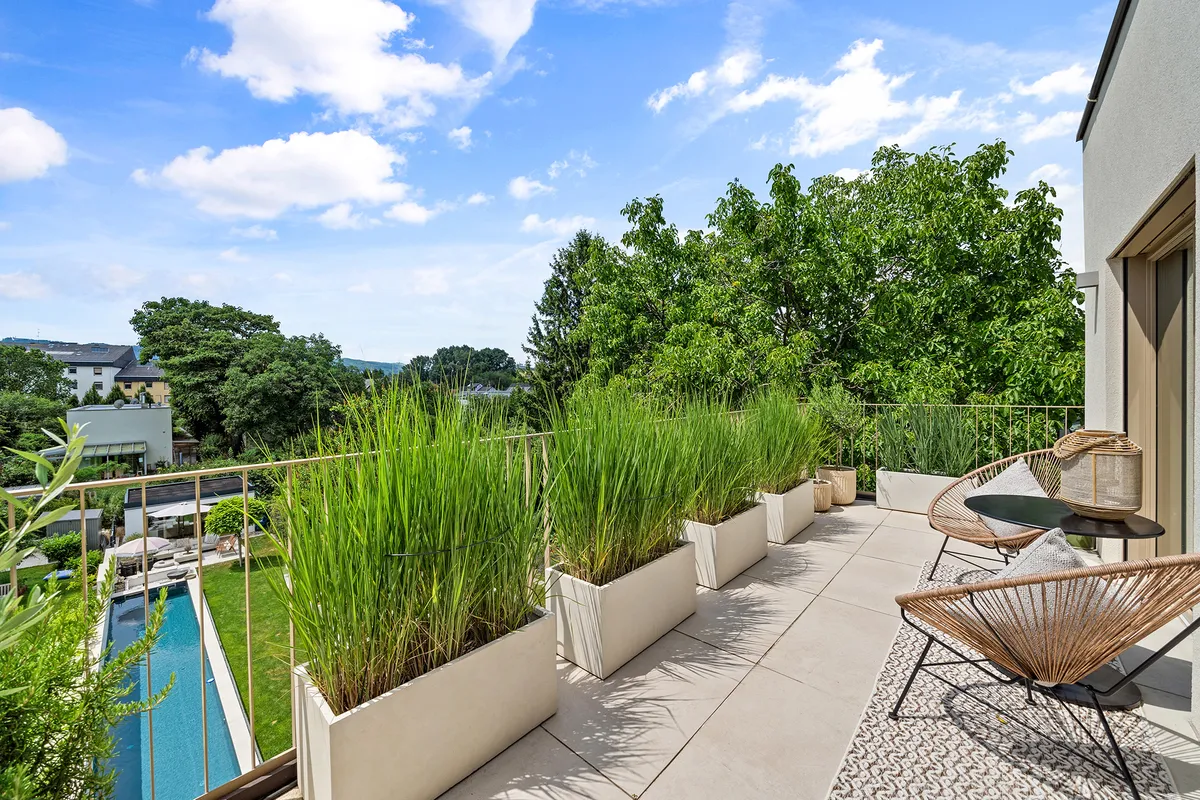 Luxuriöses Hideaway in Langenzersdorf: Neubau 2023 mit Pool & Sauna, 181 m², 4 Zimmern, 55 m² Terrasse, Garten, Balkon & Garage - stilvoll nahe Wien – pohled 3